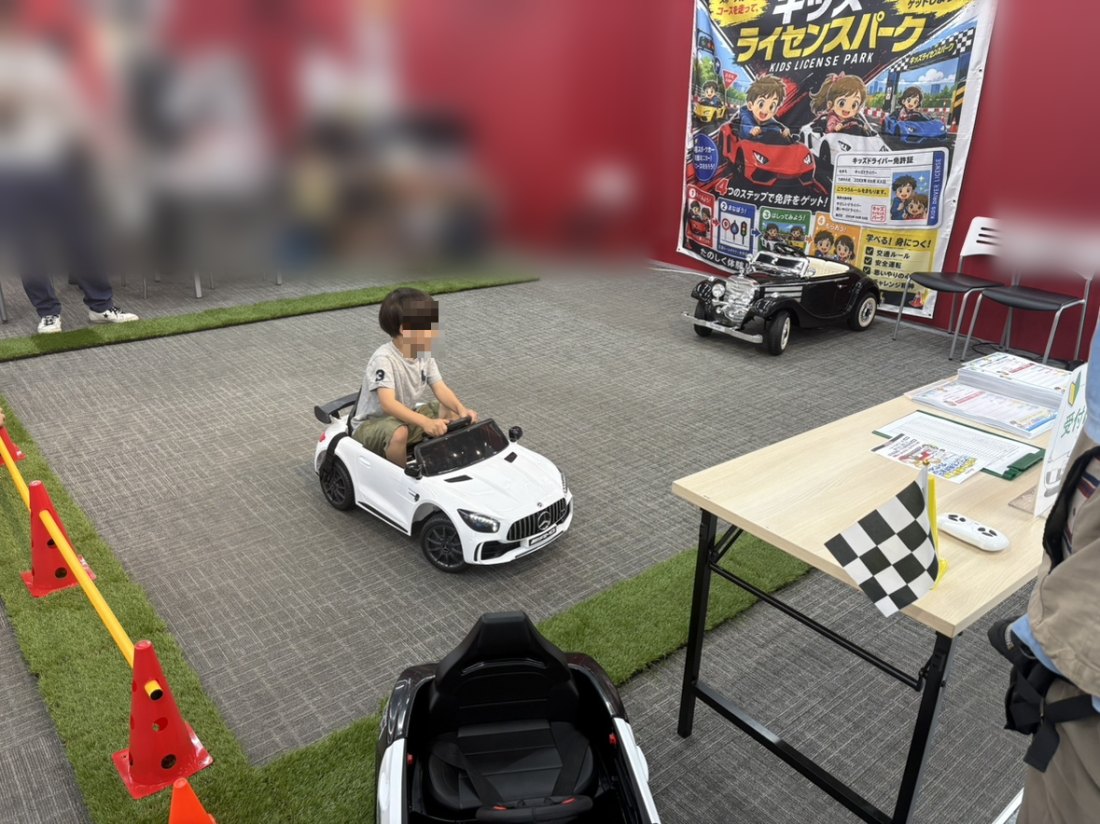 EVカーの運転体験(キッズライセンスパーク)